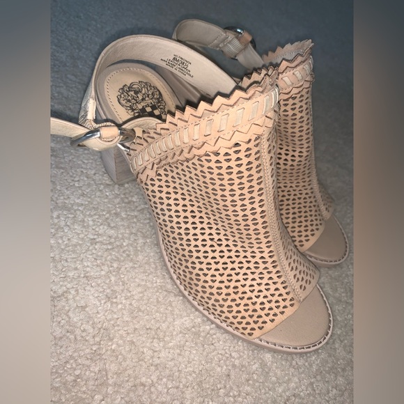 Size 8 Vince Camuto heels, 3”. Tan color great for summer to fall transition! - Picture 3 of 6